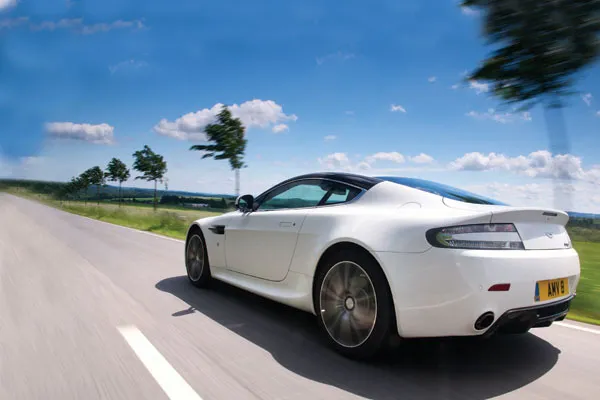 Aston Martin V8 Vantage N420, du bluff...mais de chez Aston — photo 1