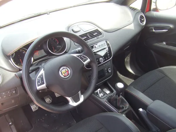 En circuit avec l'ABARTH Punto Evo — photo 2