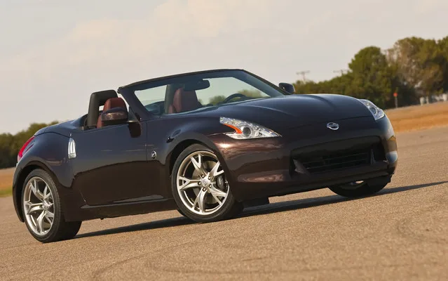 Nissan 370 Roadster 2