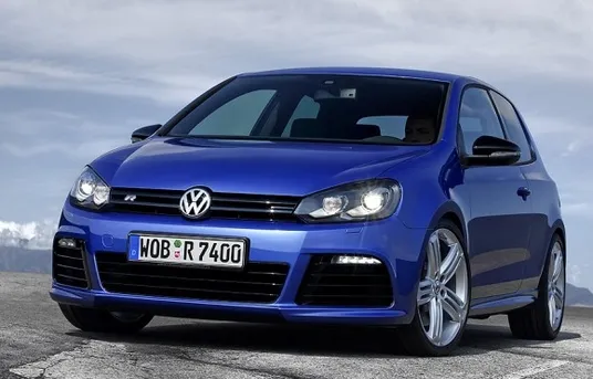 Volkswagen_Golf_R 3