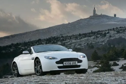 Aston Martin V8 Vantage Blanc face