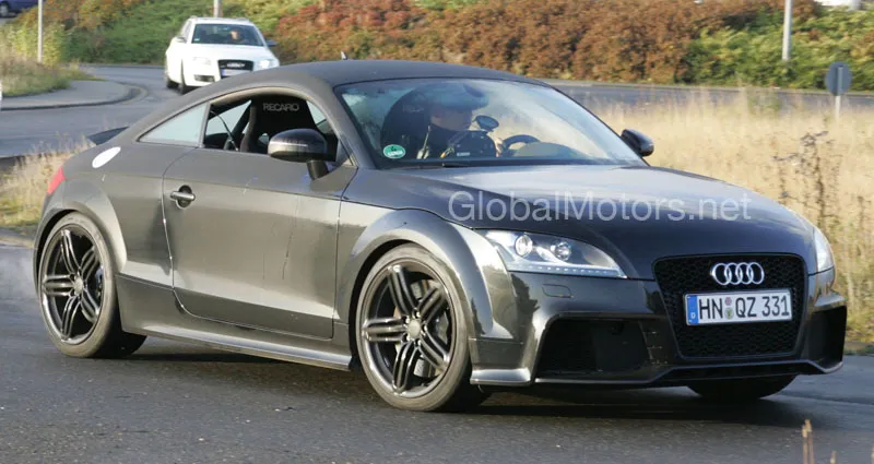 Audi TT RS, des spyshots qui annoncent la couleur — photo 1