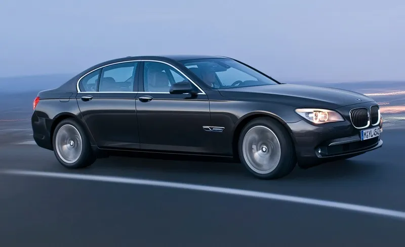 BMW Série 7, un tank en smoking — photo 1