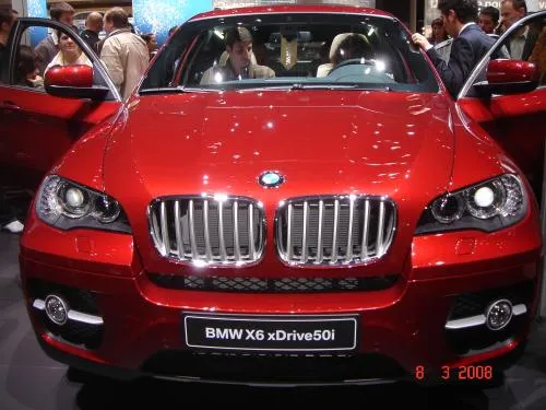 BMW X6 rouge