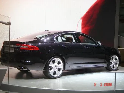 Jaguar XF Côté
