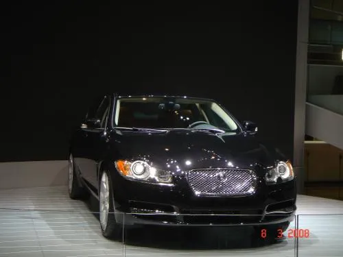 Jaguar XF face noire
