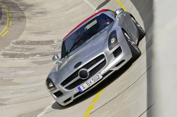 Mercedes SLS AMG Roadster, sans les papillons... — photo 1