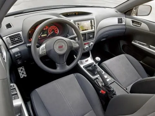Subaru Impreza STI intérieur